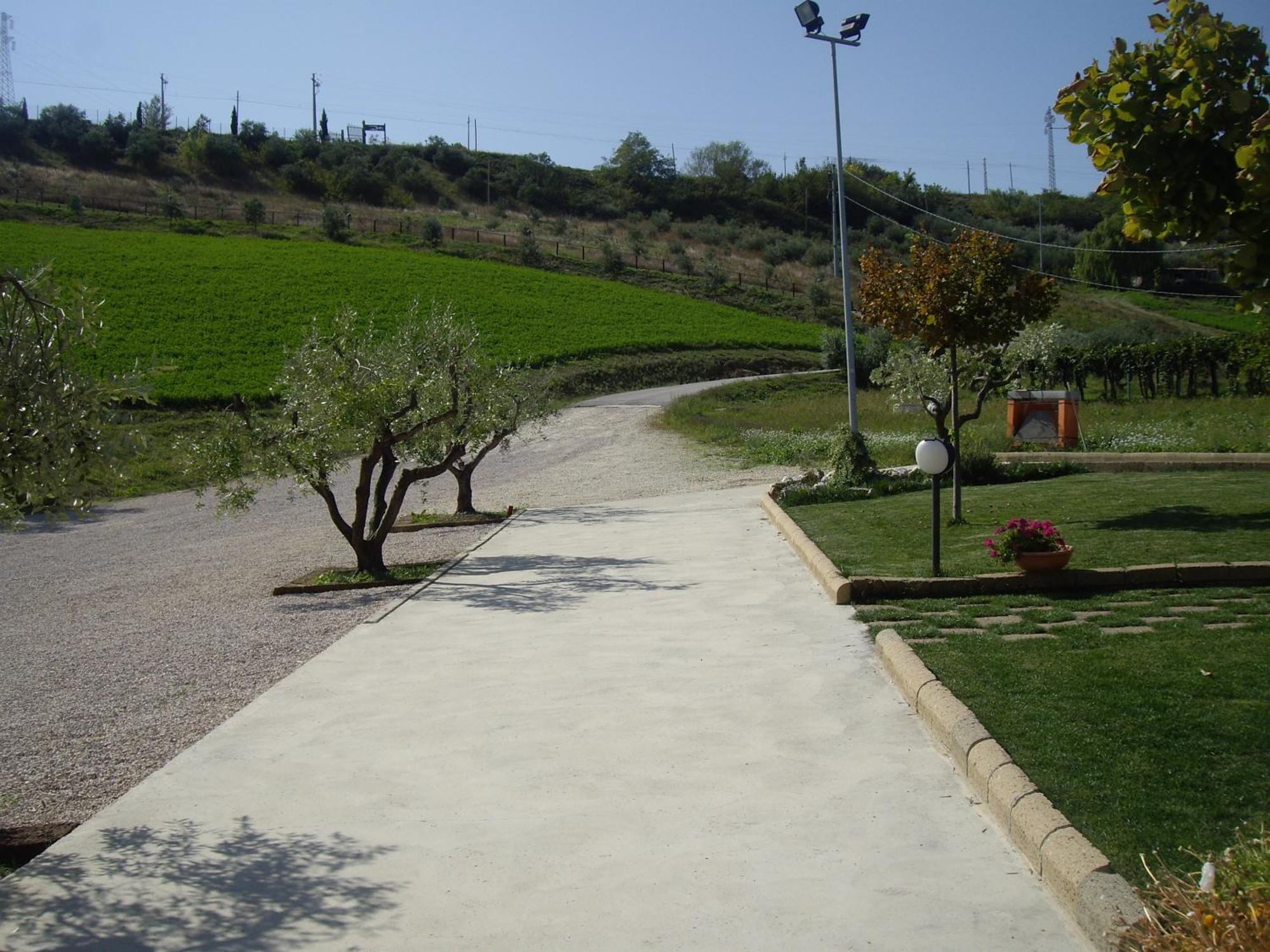 Agriturismo Il Borgo Degli Ulivi Roseto Degli Abruzzi Exteriör bild