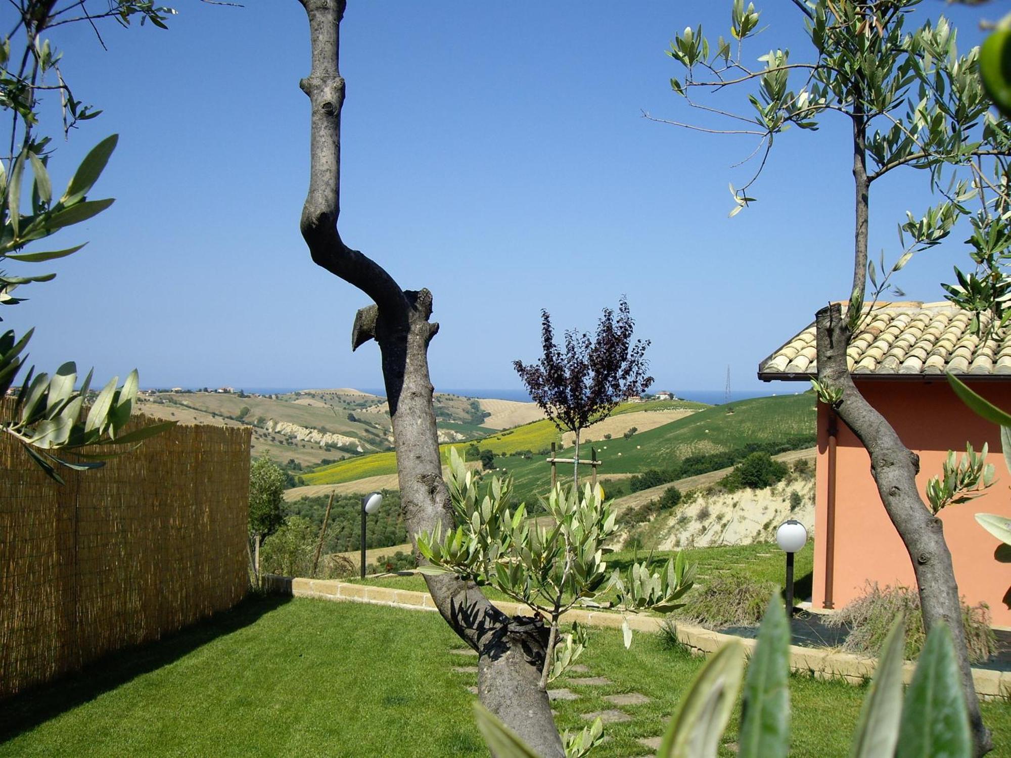 Agriturismo Il Borgo Degli Ulivi Roseto Degli Abruzzi Exteriör bild