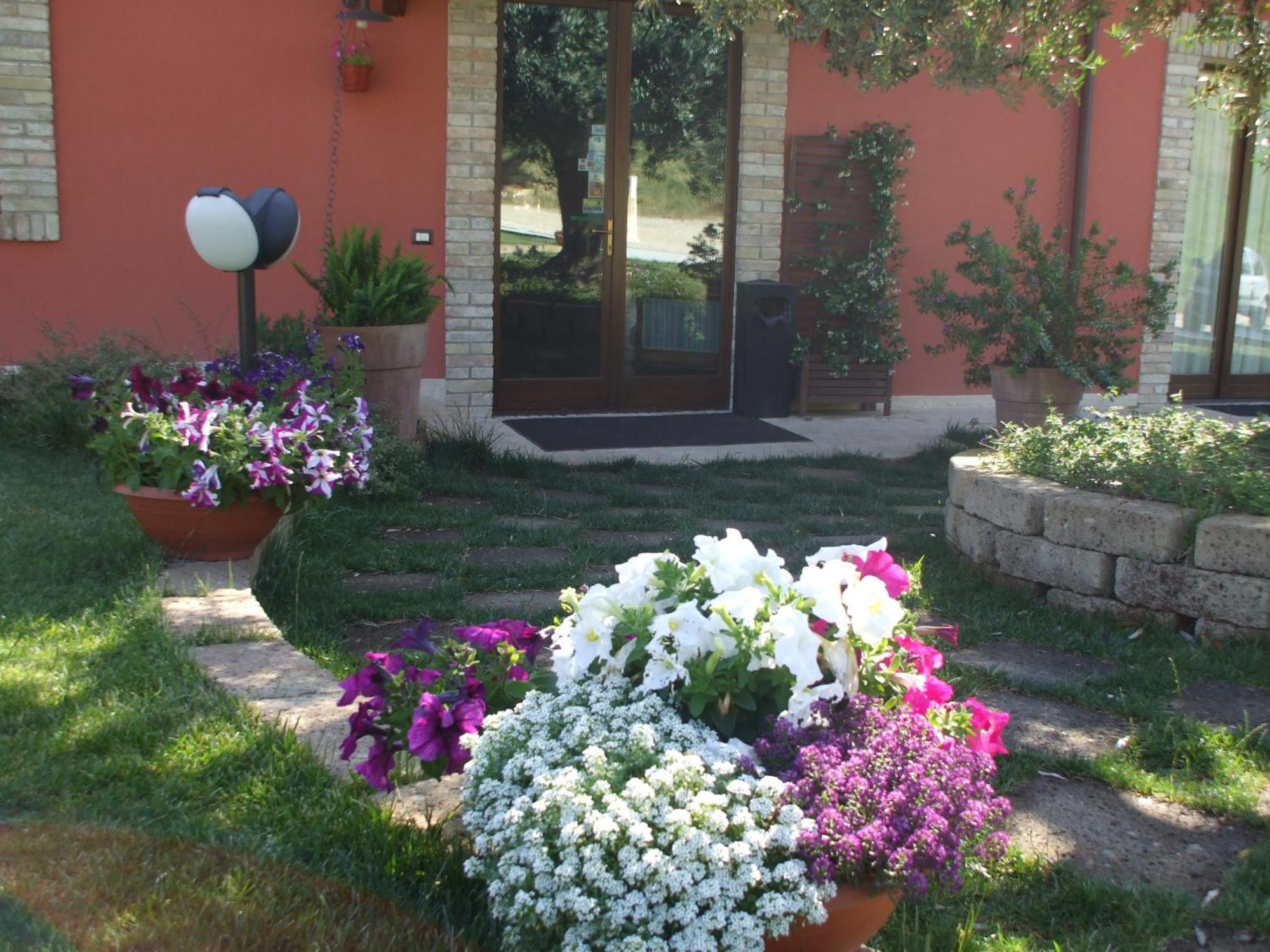 Agriturismo Il Borgo Degli Ulivi Roseto Degli Abruzzi Exteriör bild